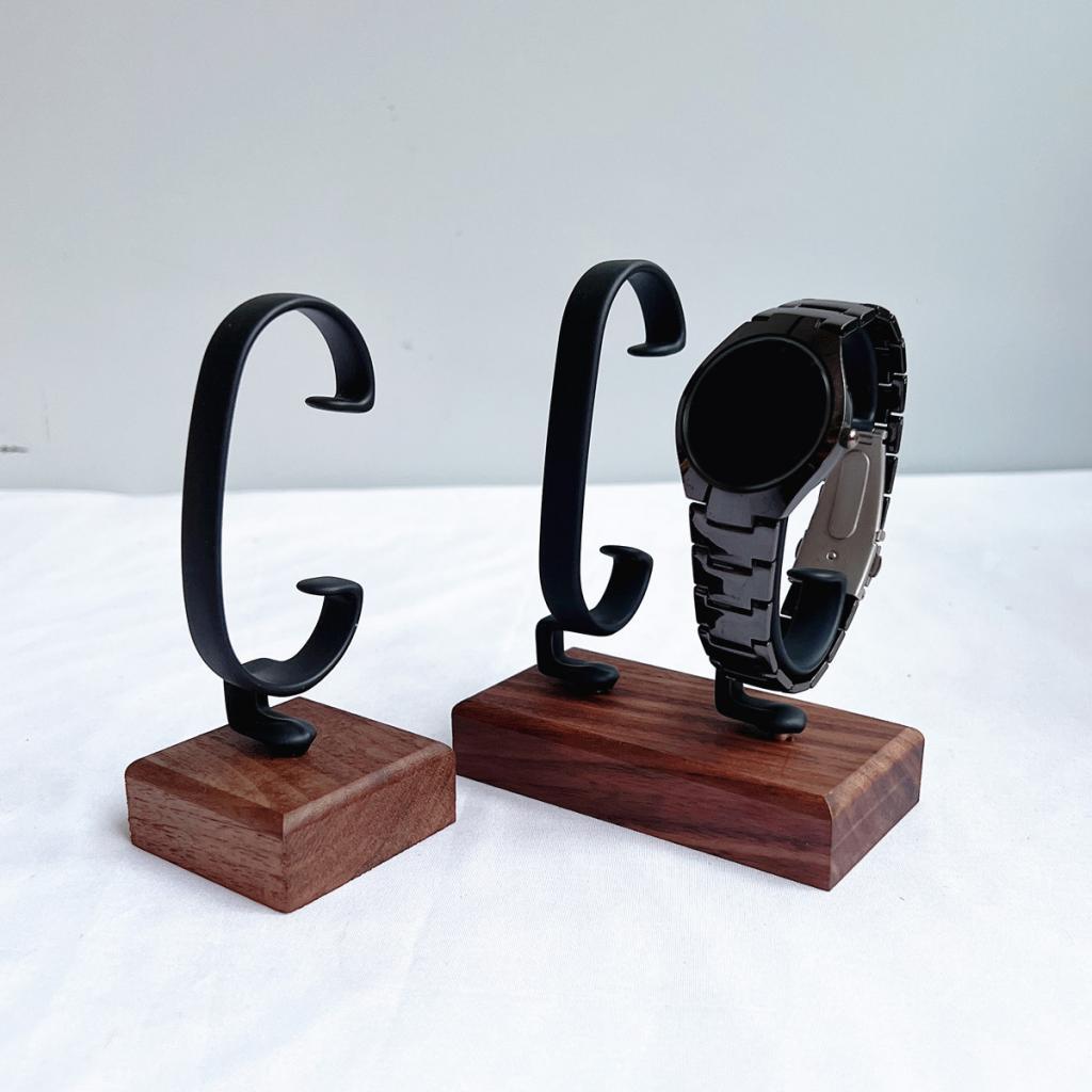 Jewelry Watches For Sale - C-förmiger Uhrenständer für Geschäfte, Stilvoller Robuster