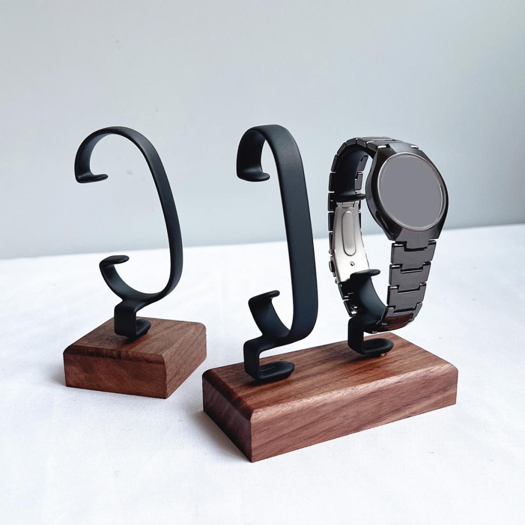 C-förmiger Uhrenständer für Ge – Jewelry Watches For Sale Bewertung und Preis